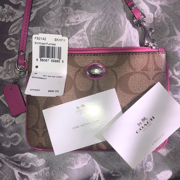 Brand new Coach wristlet - Picture 2 of 4